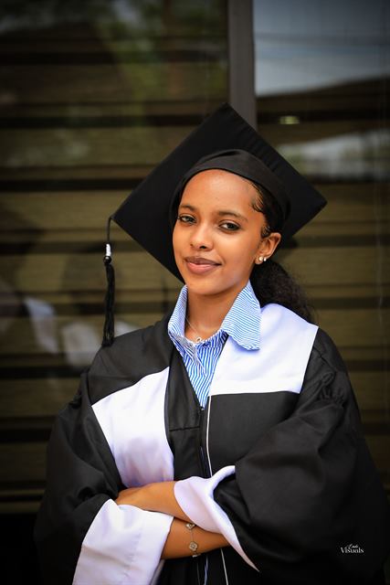 Portraits de diplômées · I